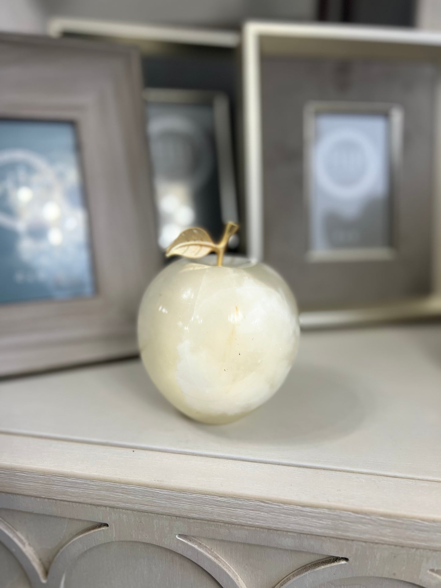 Oleena Onyx Decorative Apple